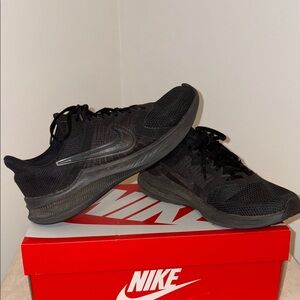 Nike women’s downshifter size 9.5